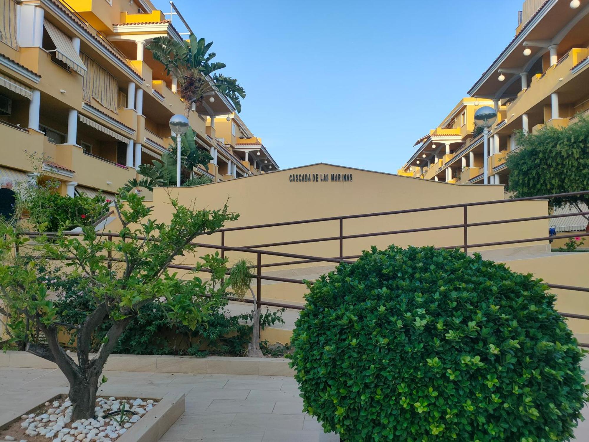 Căn hộ Cascada De Marinas-planta Baja Con Bbk En
